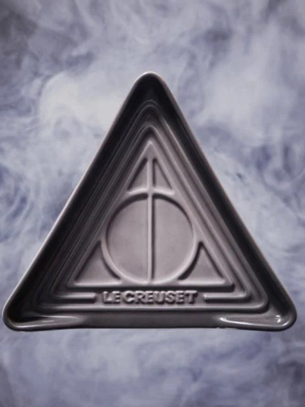 NIB Le Creuset x Harry Potter Deathly Hallows Spoon Rest Flint Gray Stoneware